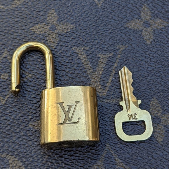 ⭐ #314 vintage Louis Vuitton padlock and ke - Picture 2 of 6